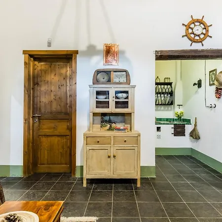 Authentic Sicilian Charm, Pool, Sea View, Wi-fi & Parking Avola