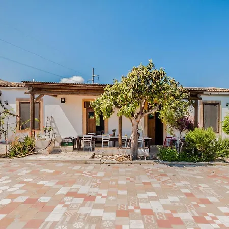 Authentic Sicilian Charm, Pool, Sea View, Wi-fi & Parking Villa