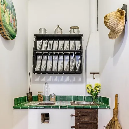 Authentic Sicilian Charm, Pool, Sea View, Wi-fi & Parking * Avola