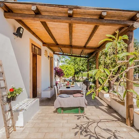 Authentic Sicilian Charm, Pool, Sea View, Wi-fi & Parking *