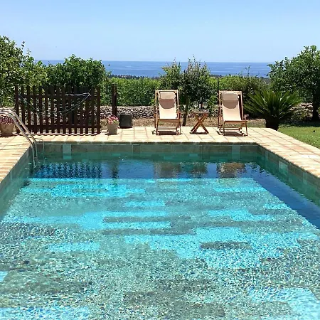 Authentic Sicilian Charm, Pool, Sea View, Wi-fi & Parking *