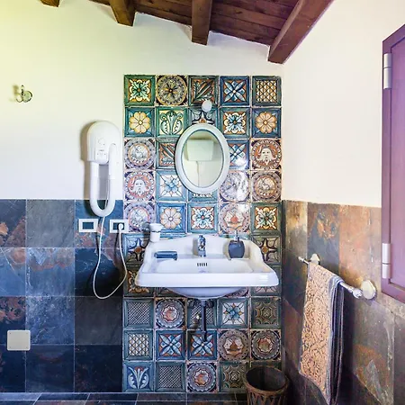 Authentic Sicilian Charm, Pool, Sea View, Wi-fi & Parking