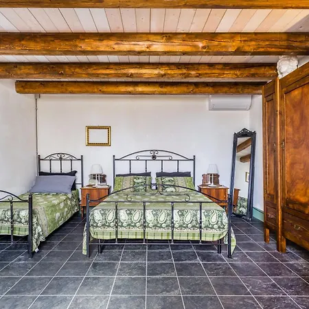 Authentic Sicilian Charm, Pool, Sea View, Wi-fi & Parking Avola