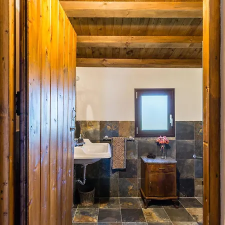 Authentic Sicilian Charm, Pool, Sea View, Wi-fi & Parking * Avola